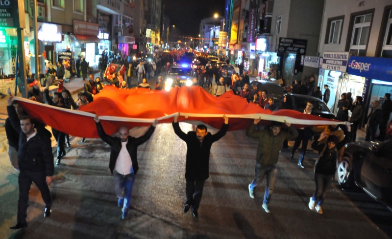 Cumhuriyetin 93.yılı kutlamaları kapsamında Karadeniz Ereğli’de yapılan kortej yürüyüşüne binlerce kişi katıldı.