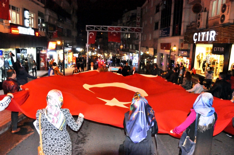 Cumhuriyetin 93.yılı kutlamaları kapsamında Karadeniz Ereğli’de yapılan kortej yürüyüşüne binlerce kişi katıldı.