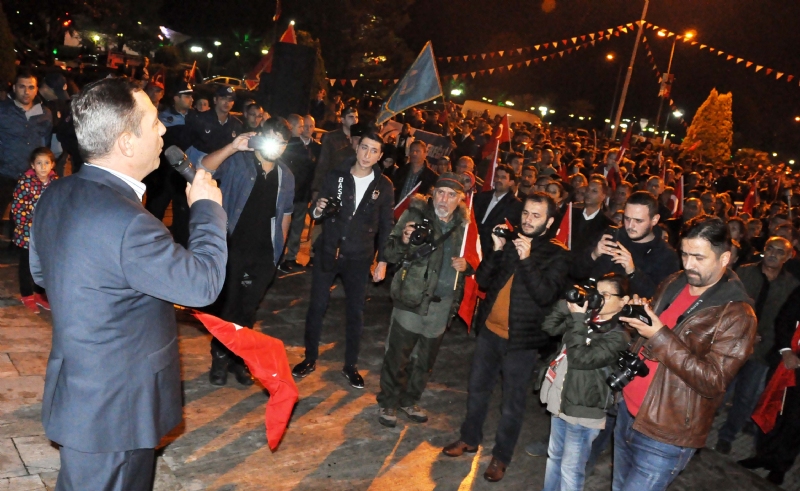 Cumhuriyetin 93.yılı kutlamaları kapsamında Karadeniz Ereğli’de yapılan kortej yürüyüşüne binlerce kişi katıldı.