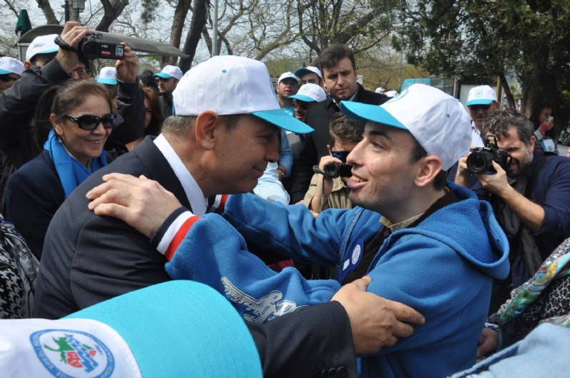 Kdz. Ereğli Belediyesi’nin ilçede bulunan rehabilitasyon merkezleri ile birlikte düzenlediği “2 Nisan Otizm Farkındalık Günü” etkinlikleri renkli görüntülere sahne oldu.