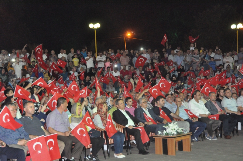 Kdz.Ereğli Belediyesi ve İlçe Müftülüğü organizasyonuyla Amfi tiyatroda, şehitler için Mevlid-i Şerif programı düzenlendi, ardından 161 demokrasi şehidi için gıyabi cenaze namazı kılındı.